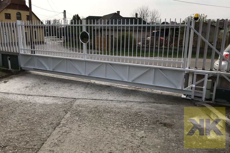 DITEC ipari úszókapu (önhordó) telepítés Gyöngyöstarjan referencia – 7 m – Ggspacekft