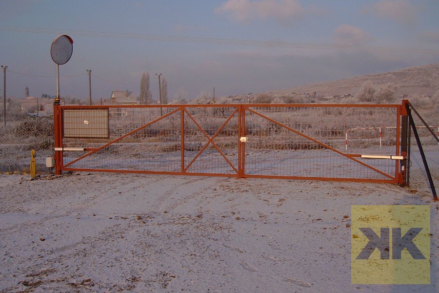 FAAC ipari kétszárnyú kapu (szárnyas/nyíló) telepítés Gyöngyössolymos referencia – 7 m