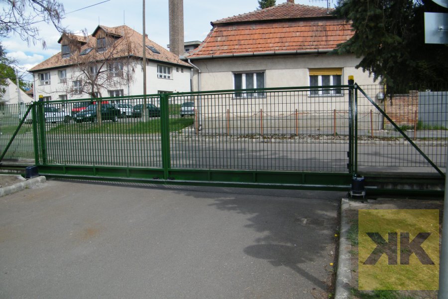 Genius ipari úszókapu (önhordó) telepítés Paszto referencia – 2x4m