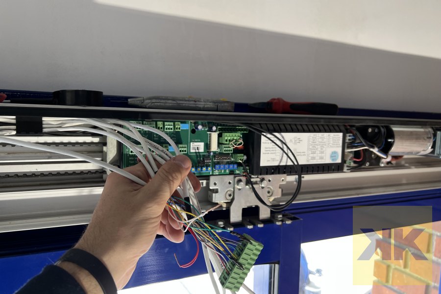 DITEC automata üvegajtó telepítés Gyöngyös referencia – Vamavkft