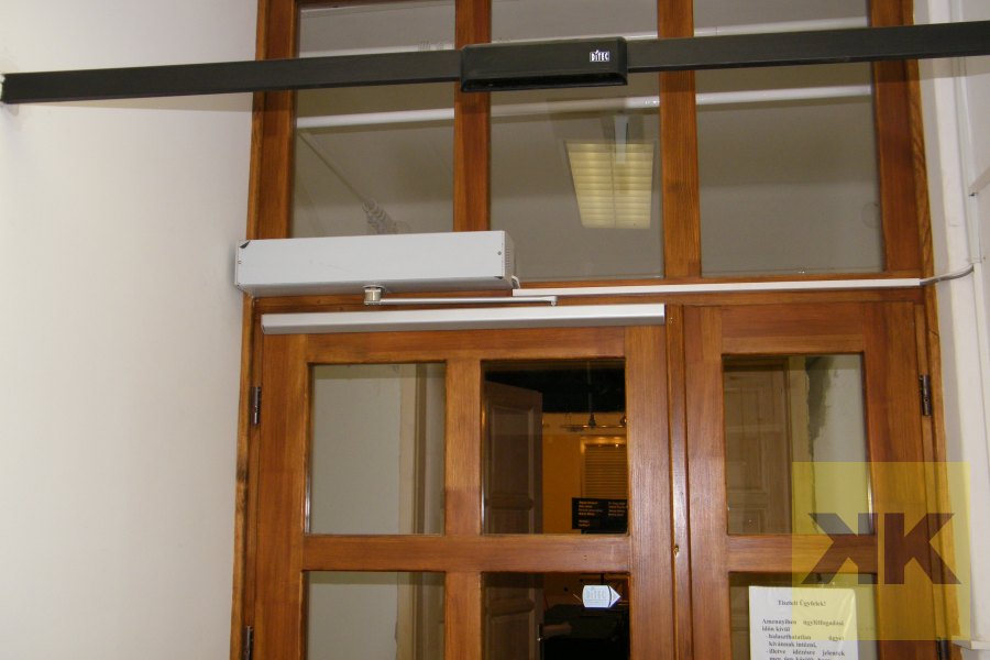 DITEC automata üvegajtó telepítés Nagyhegyes referencia – Pogarmesterihivatal