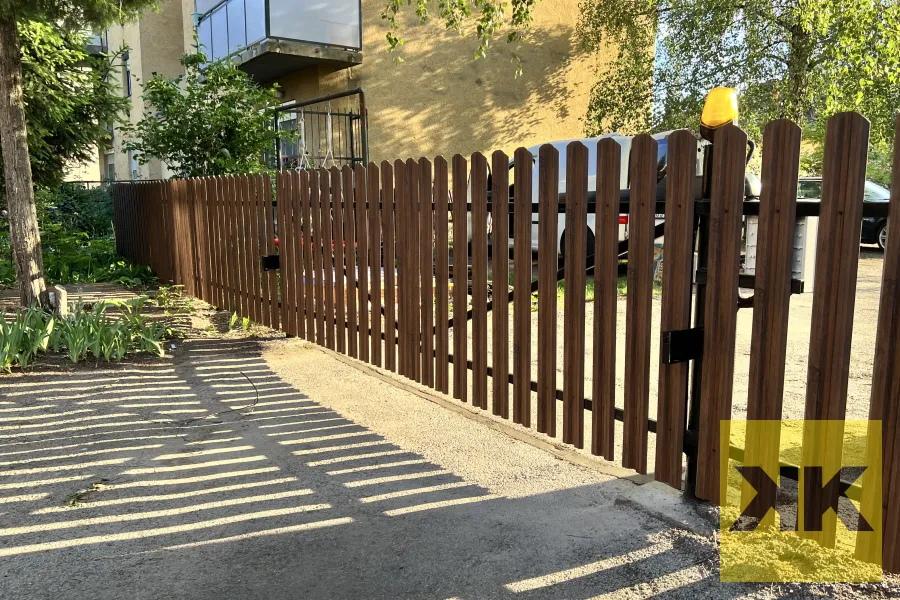 DITEC kétszárnyú kapunyitó – Eger – Kerwin Kaputechnika referencia
