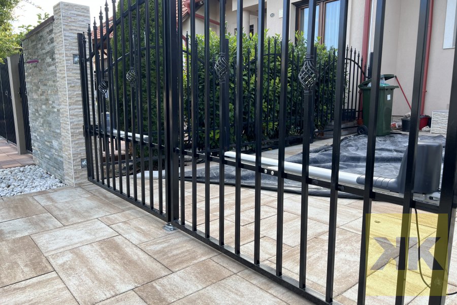 DITEC kétszárnyú kertkapu automatika telepítés Gyöngyös referencia