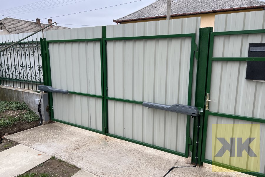 DITEC kétszárnyú kertkapu automatika telepítés Putnok referencia