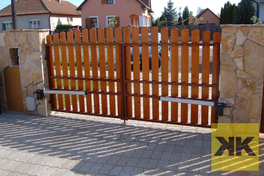 FAAC kétszárnyú kapunyitó – Adács – Kerwin Kaputechnika referencia