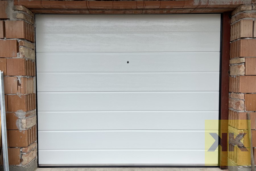 Eorodoor szekcionált garázskapu telepítés Mezokovesd referencia