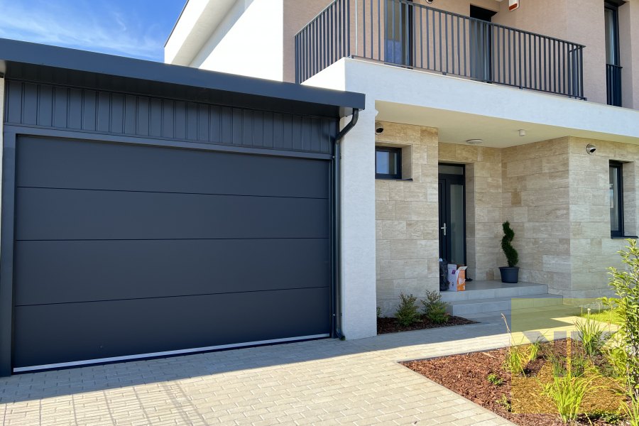 Eurodoor szekcionált garázskapu telepítés Cinkota referencia