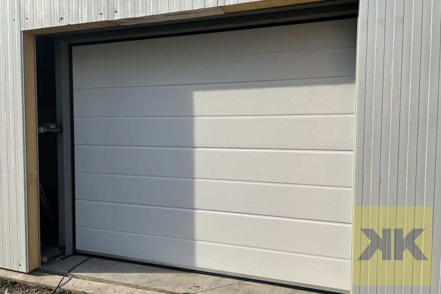 Eurodoor szekcionált garázskapu telepítés Ecseg referencia