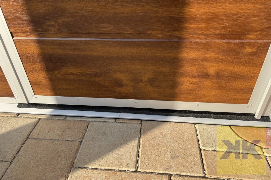 Eurodoor szekcionált garázskapu – Eger (Szemelybejaroval) – referencia