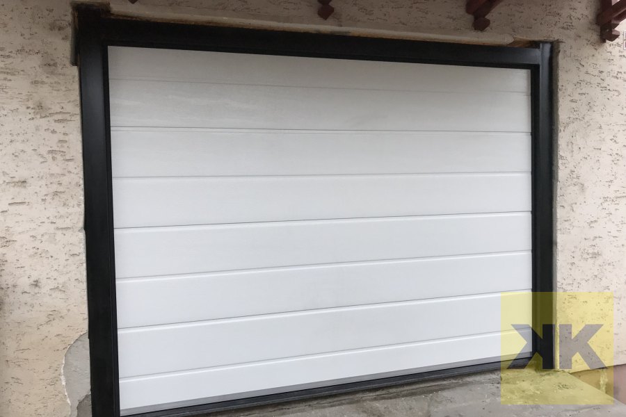 Eurodoor szekcionált garázskapu telepítés Heves referencia