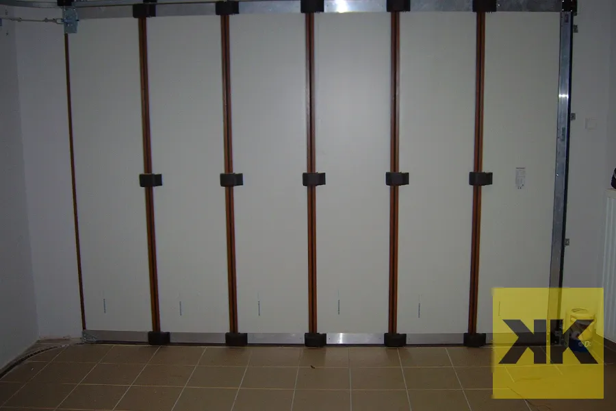 Normstahl szekcionált garázskapu – Velence – Kerwin Kaputechnika referencia