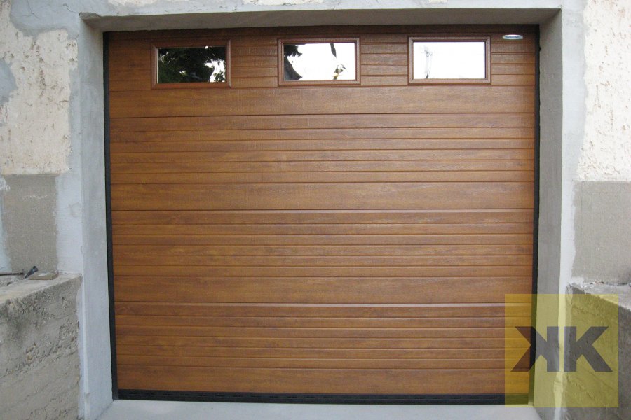 Normstahl szekcionált garázskapu – Budaörs – referencia