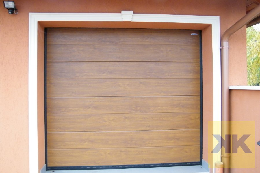 Normstahl szekcionált garázskapu – Budapest – referencia