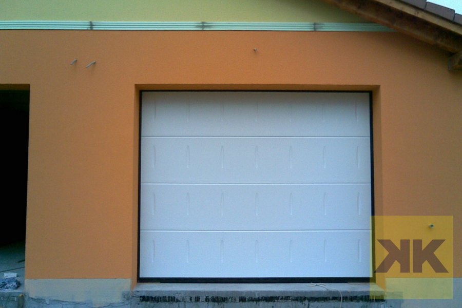 Normstahl szekcionált garázskapu – Budapest – referencia