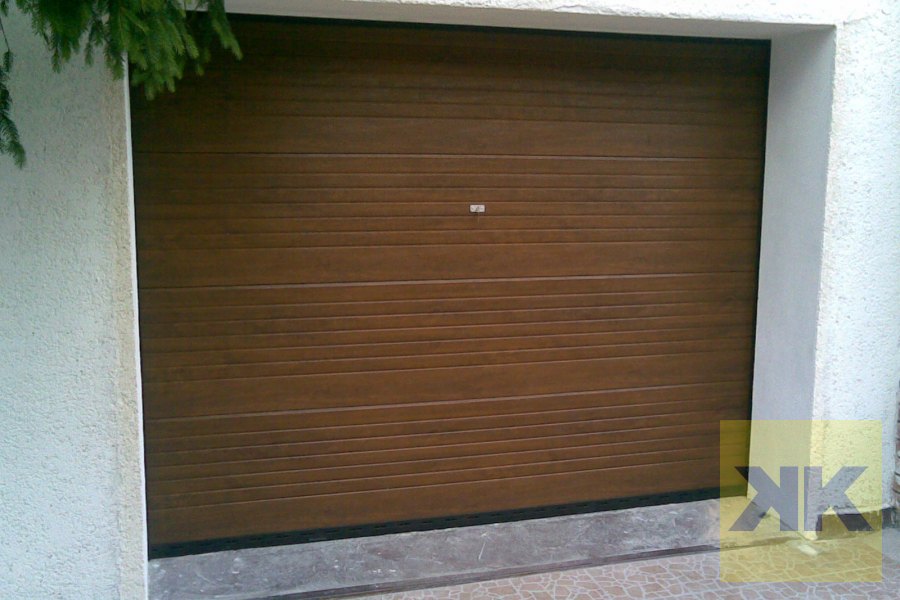 Normstahl szekcionált garázskapu – Budapest – referencia