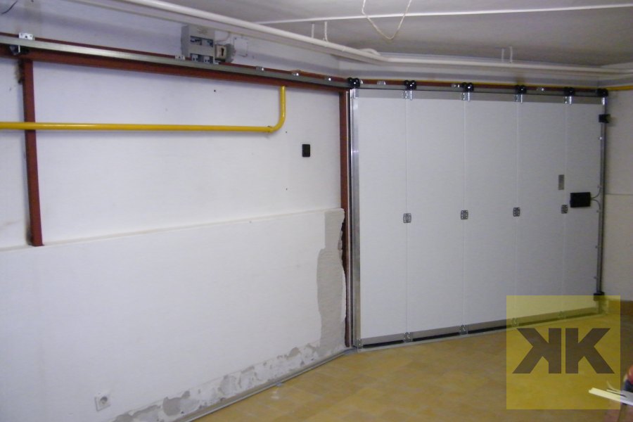 Normstahl szekcionált garázskapu – Budapest – referencia