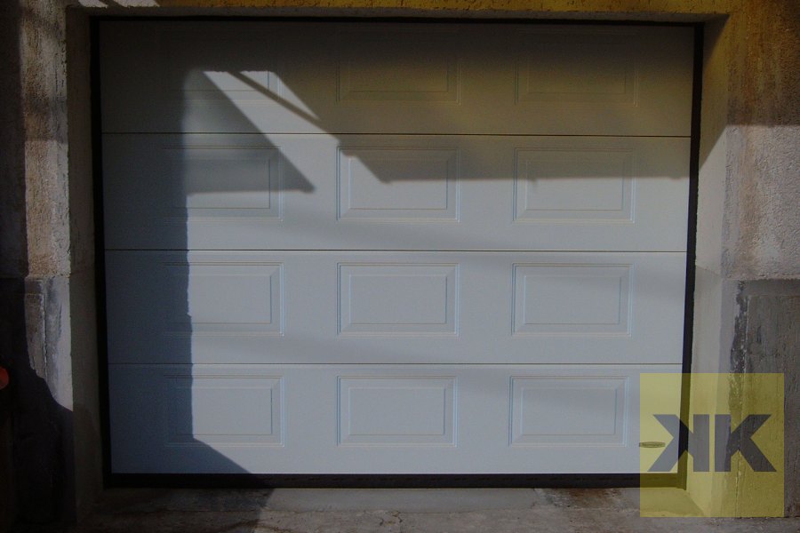 Normstahl szekcionált garázskapu telepítés Gyöngyös referencia