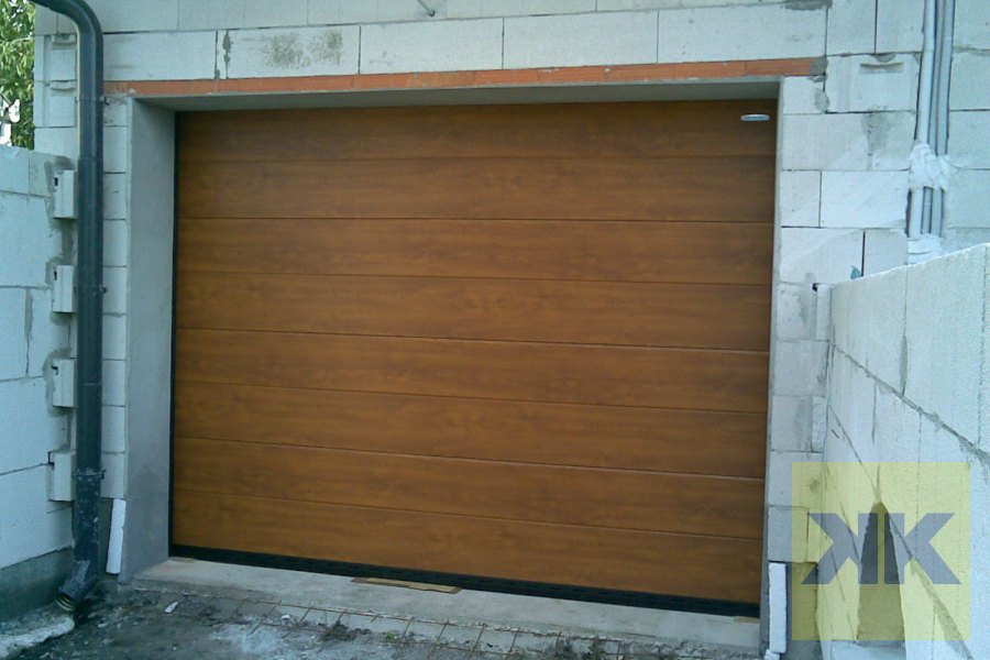 Normstahl szekcionált garázskapu – Jaszarokszallas – referencia