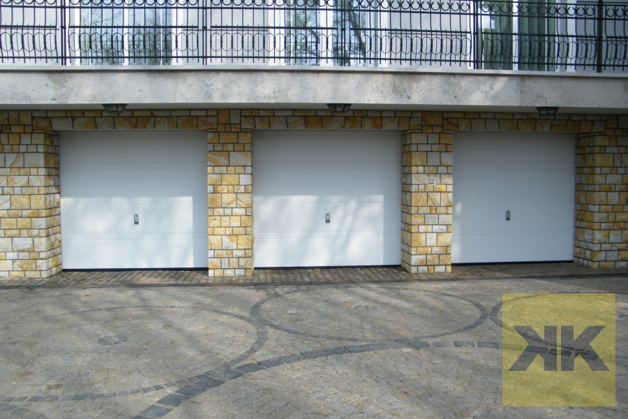 Normstahl szekcionált garázskapu telepítés Matrafured referencia