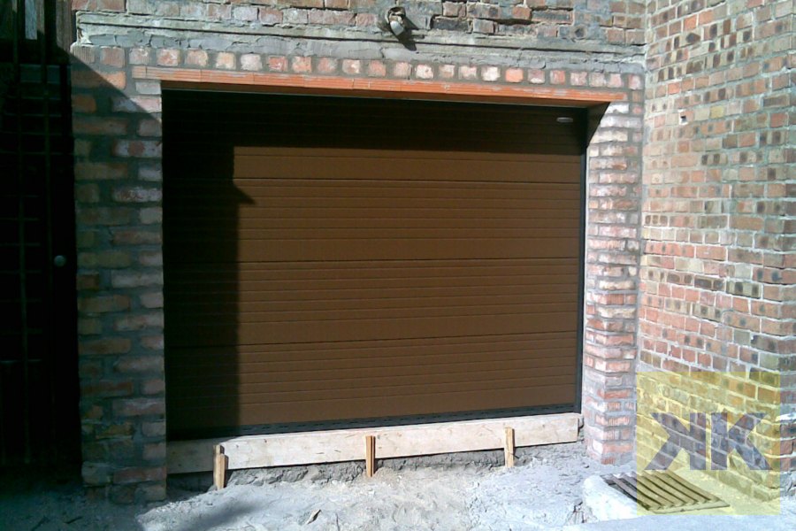 Normstahl szekcionált garázskapu – Perbal – referencia