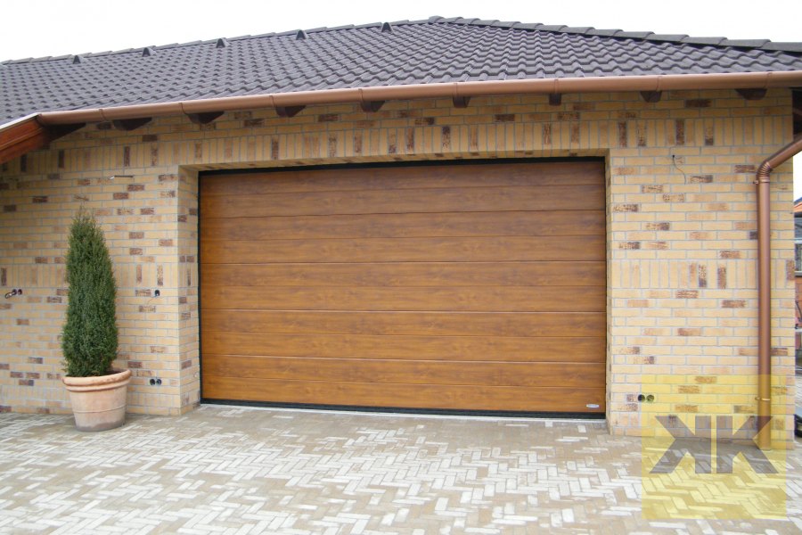 Normstahl szekcionált garázskapu – Szolnok – referencia