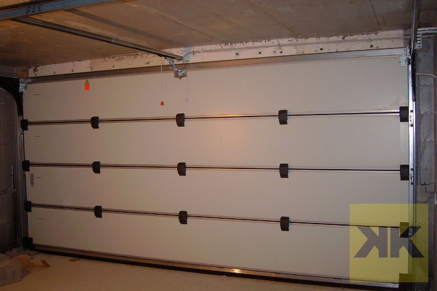 Normstahl szekcionált garázskapu – Tata – referencia